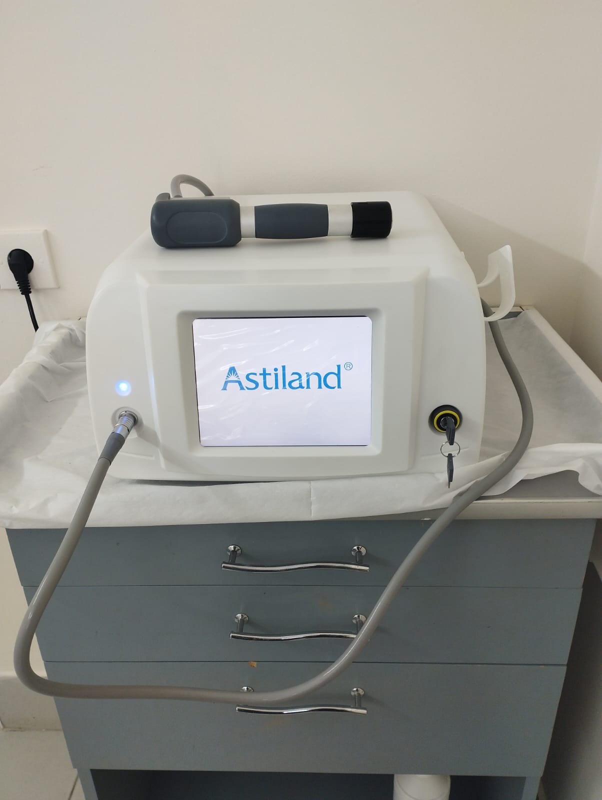 Astiland AS-ESWT ikinci əl zərbə dalğası terapiya aparatı